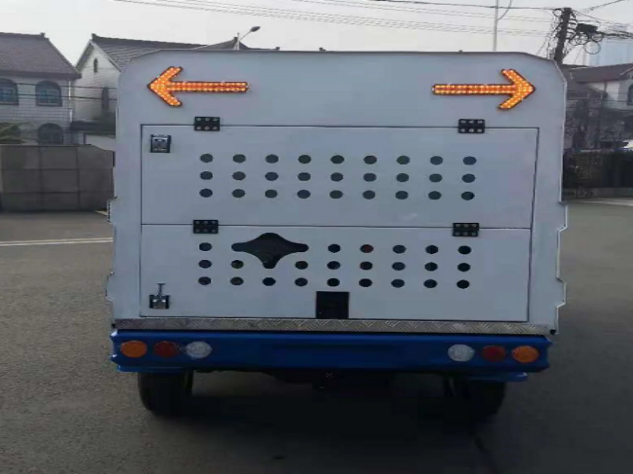 JSH high-pressure cleaning vehicle rear view