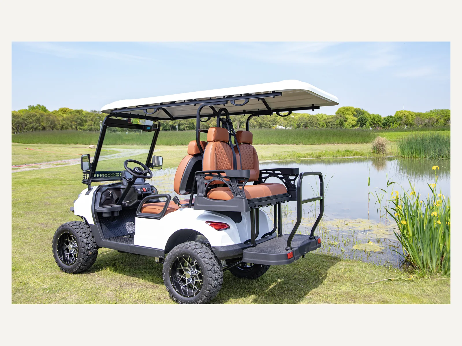 JSH0602 2+2 hunting buggy white rear three-quarter view