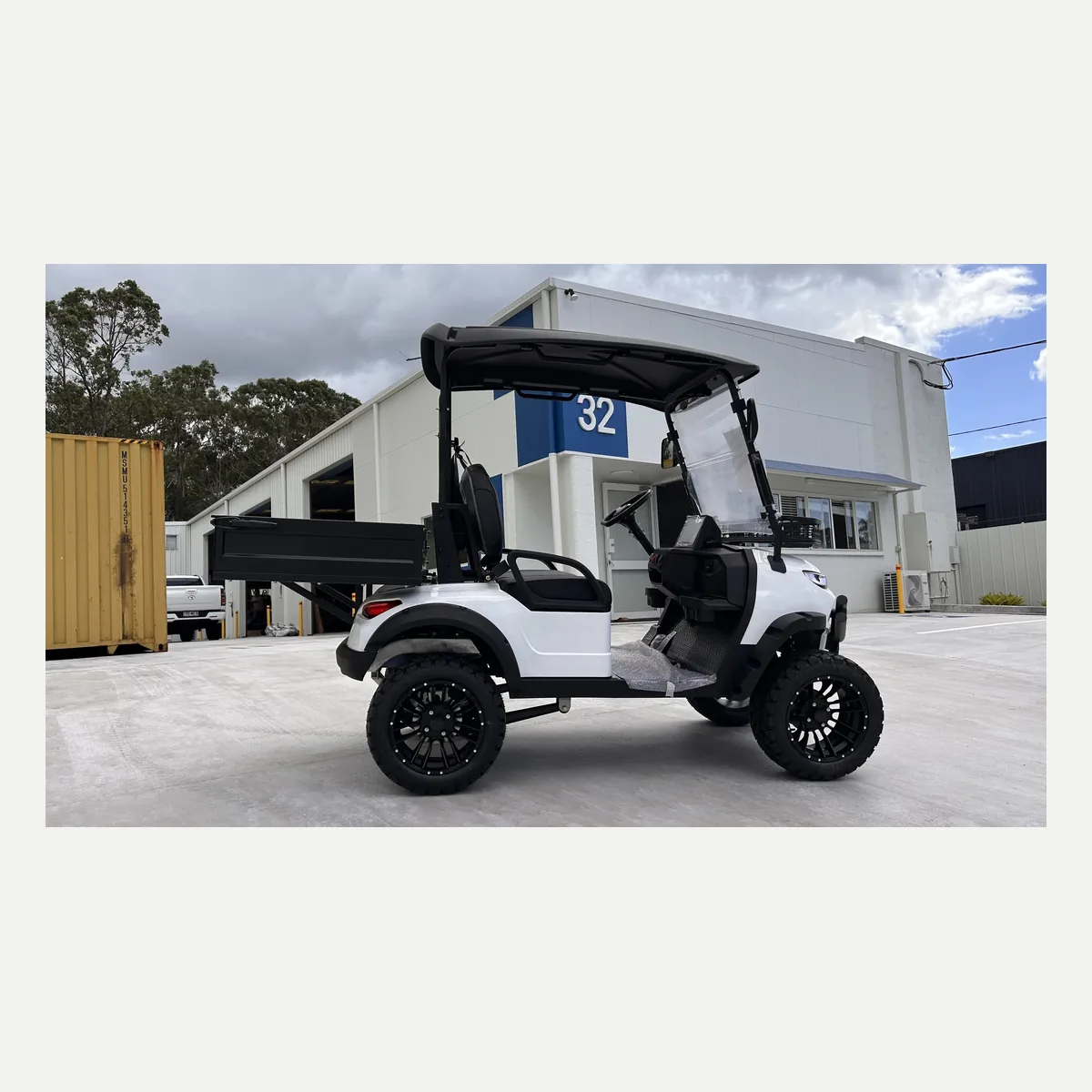 White JSH0707 two-seat utility buggy in side profile