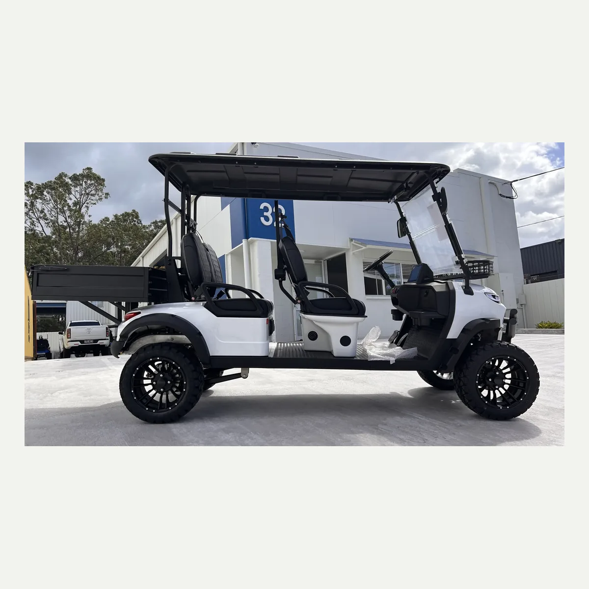 White JSH0709 four-seat utility buggy in side profile