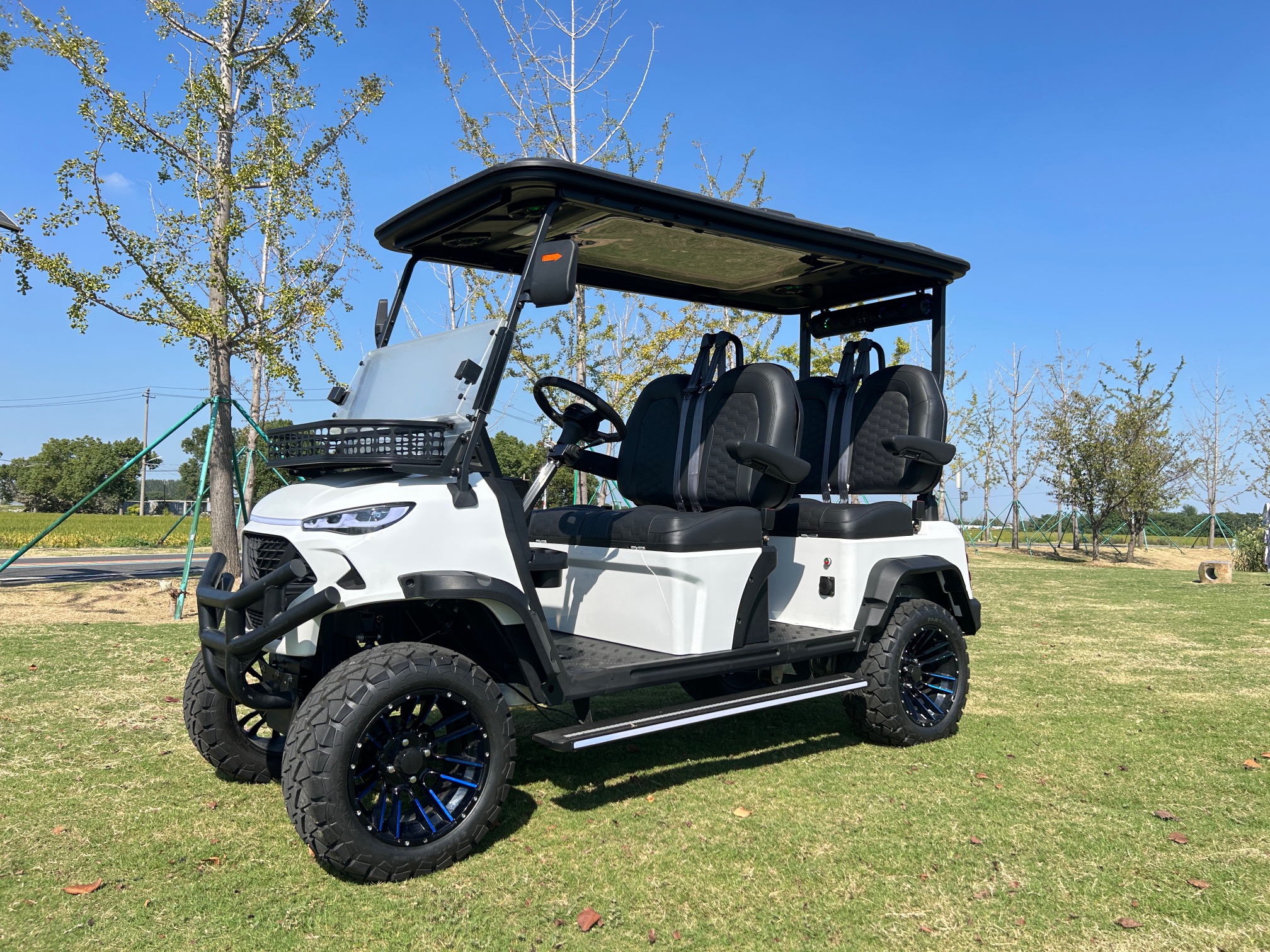 White JSH0703 lifted four-seat forward-facing buggy on grass
